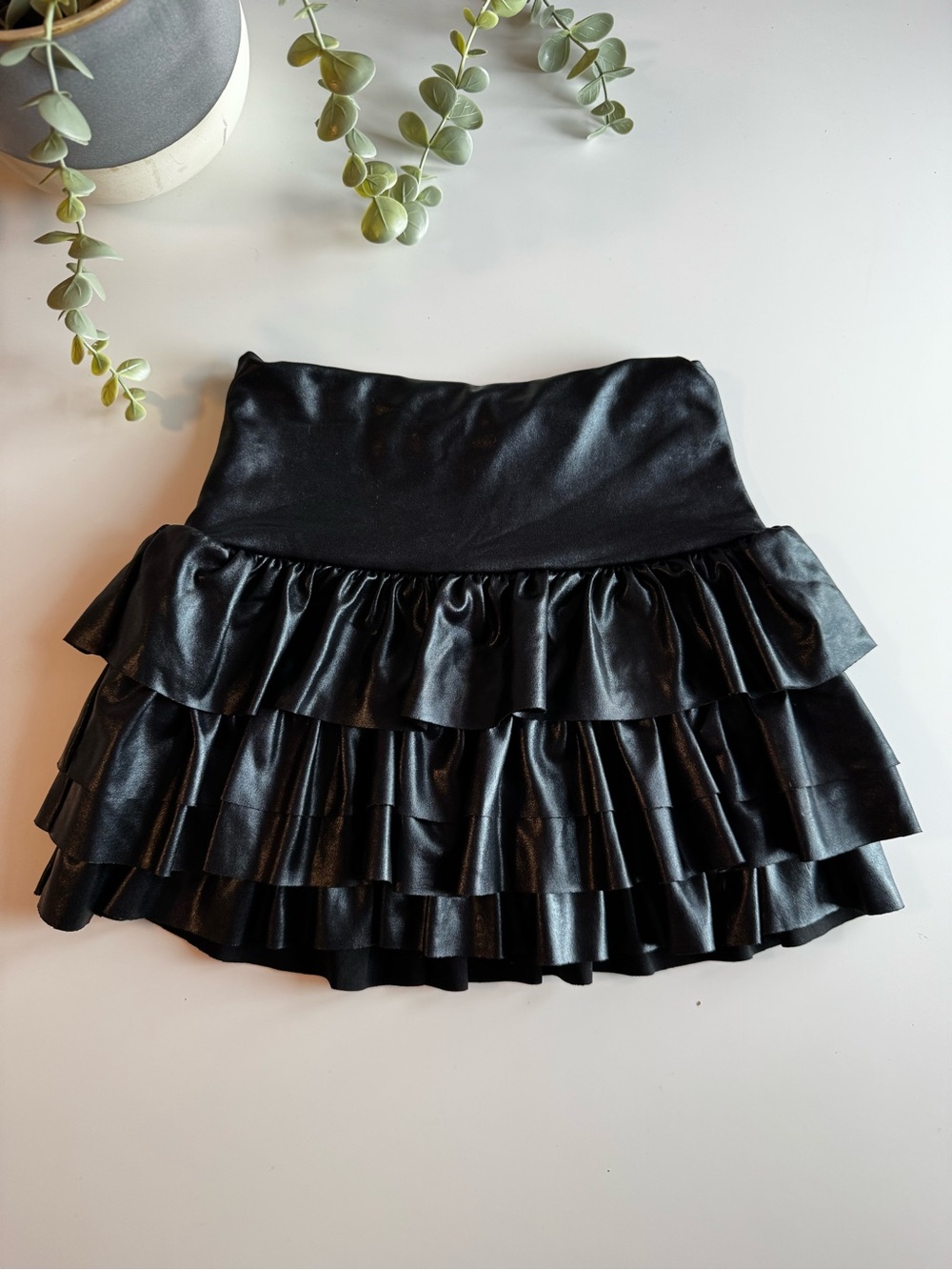 Vintage Random Hearts Black Faux Leather Tiered Ruffle Skirt Size 6